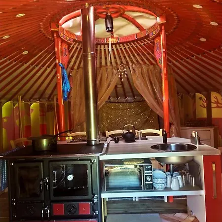 Ravissant Yourte Traditionnelle كْيَمبيه