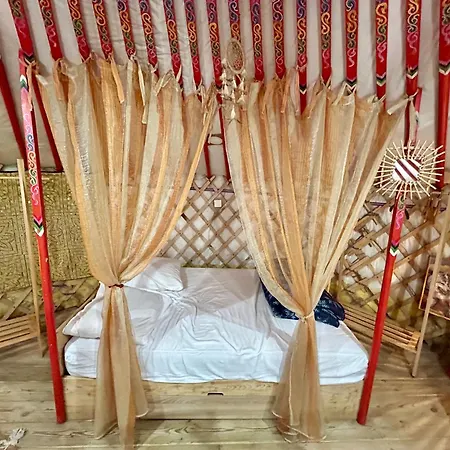 خيمة فخمة Ravissant Yourte Traditionnelle كْيَمبيه
